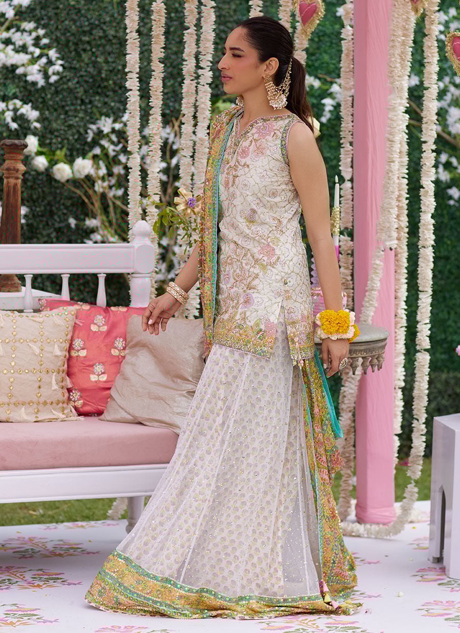 Ivory Pastel Heritage Ensemble - Image 3
